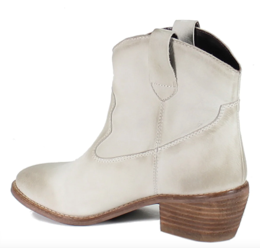 OUTTA TOWN LOW BOOTS