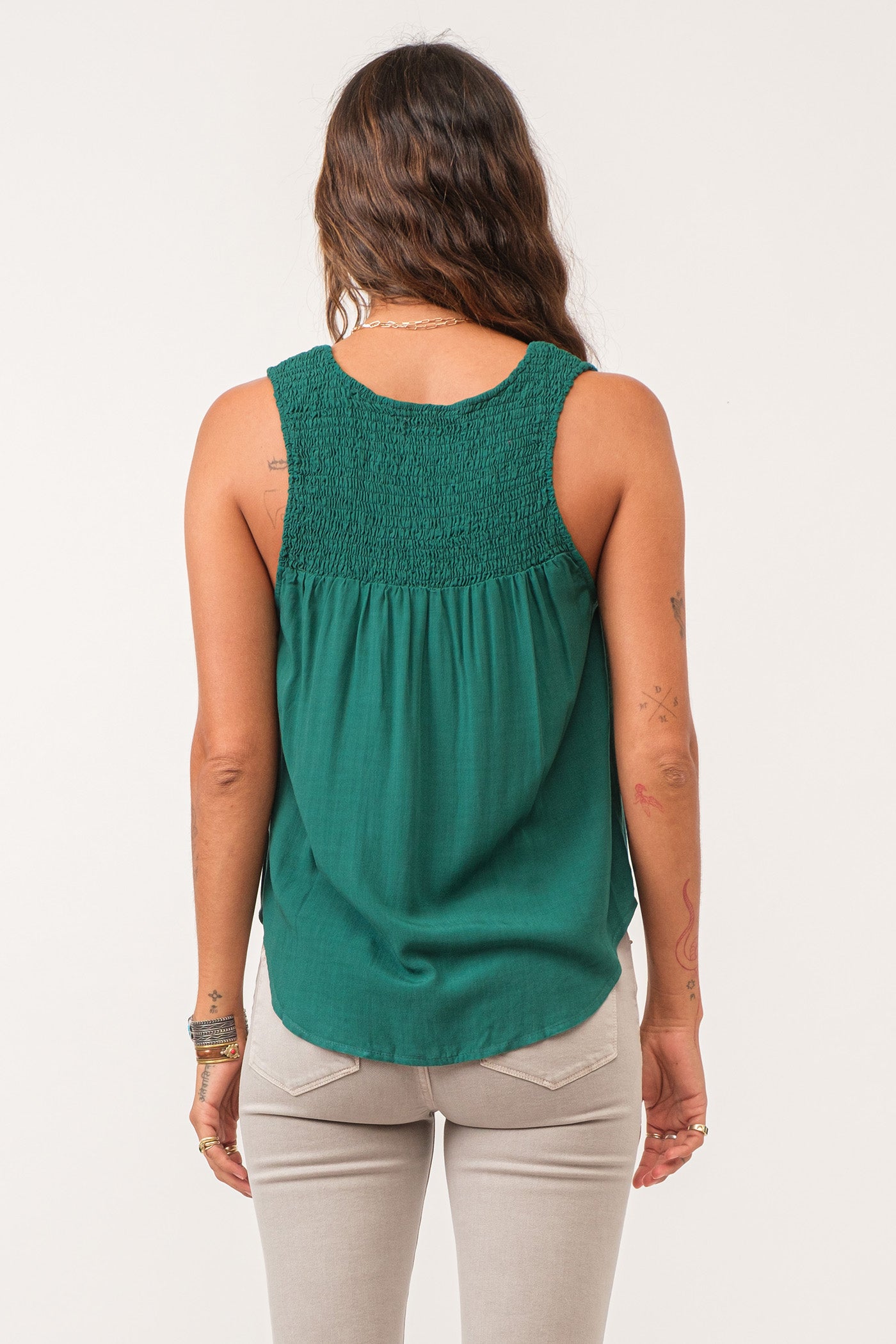 PAIGE SLEEVELESS SMOCKING TOP