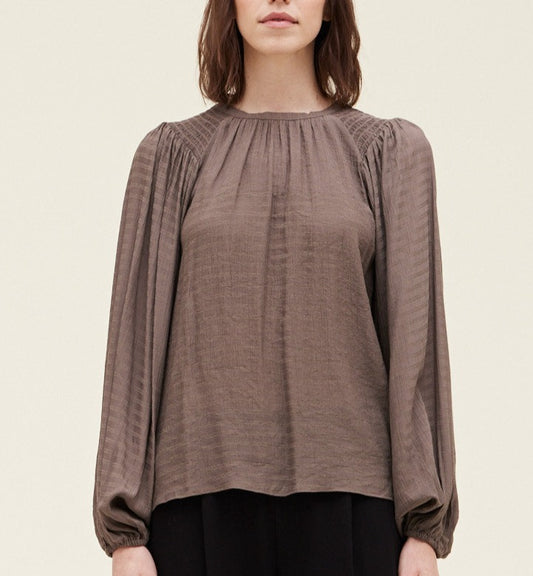 PLEATED SLEEVES BLOUSE
