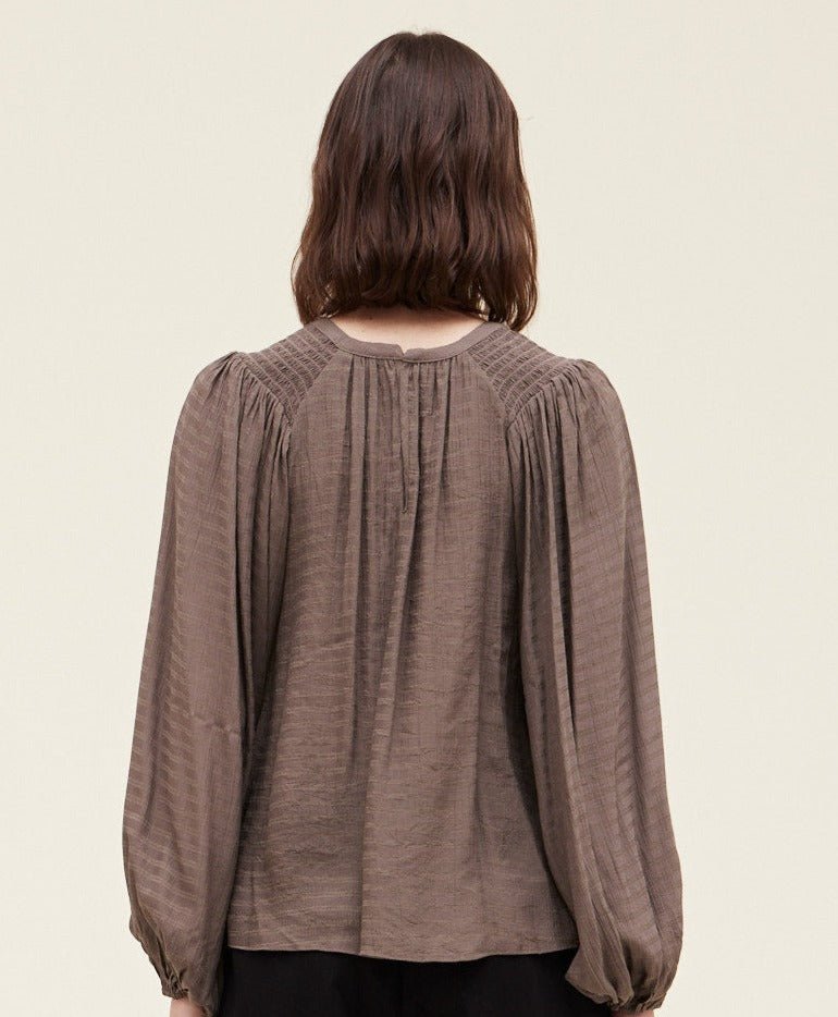 PLEATED SLEEVES BLOUSE