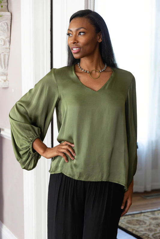 Cobblestone VIVIEN SATIN VNECK TOP
