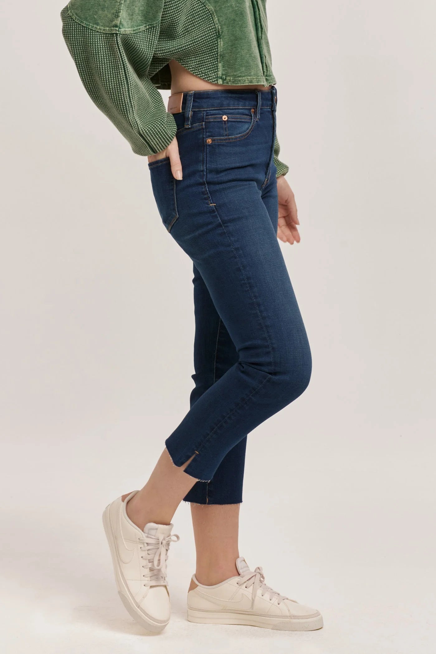 FRANKIE SUPER HIGH RISE CROPPED STRAIGHT JEANS