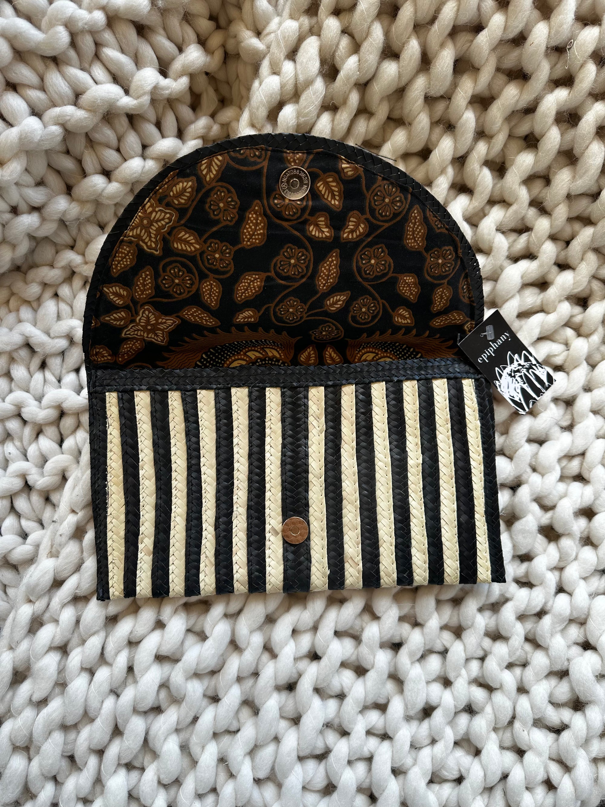 STRIPED BLACK &amp; WHITE STRAW CLUTCH