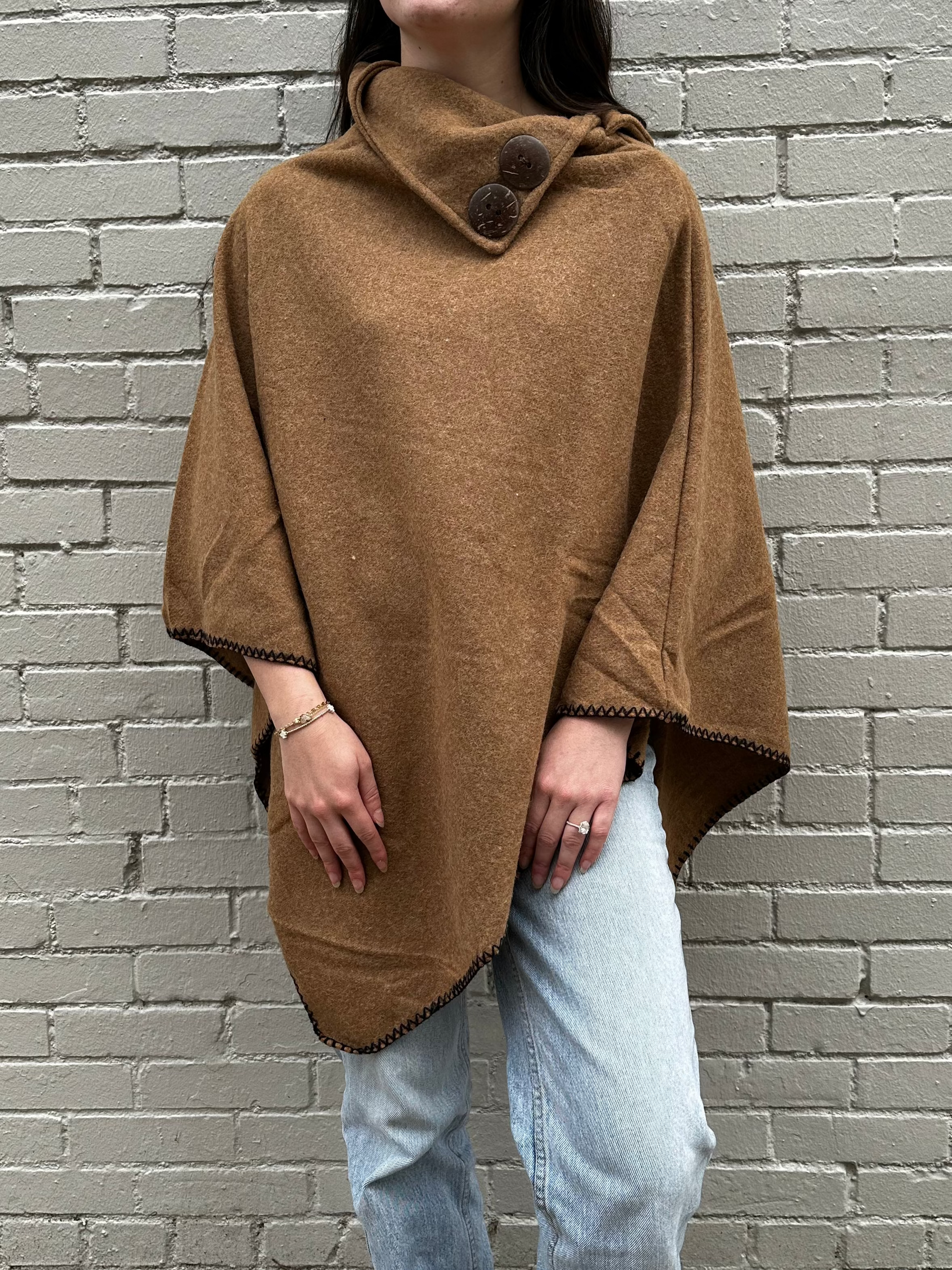 DETAILED SWEATER PONCHO