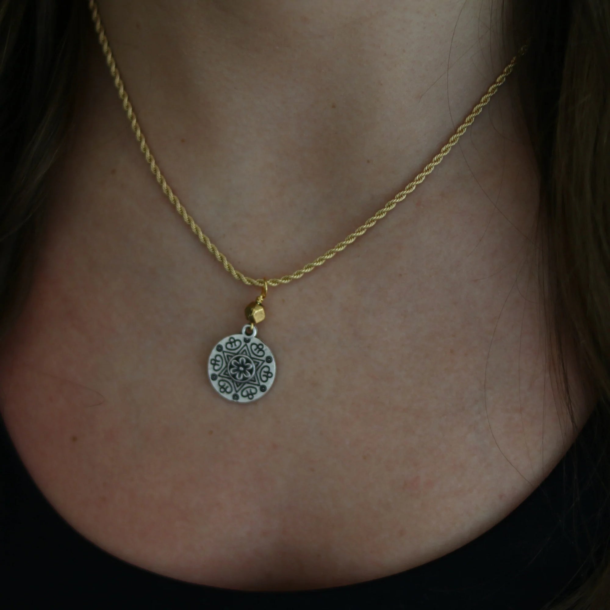 MONUMENT NECKLACE