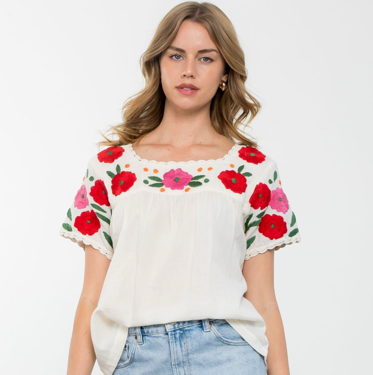WHITE TOP WITH RED AND PINK FLORAL