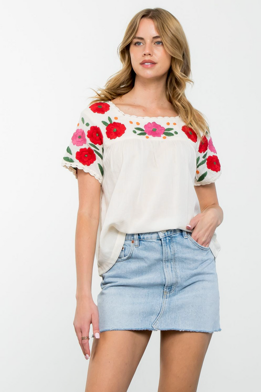 WHITE TOP WITH RED AND PINK FLORAL