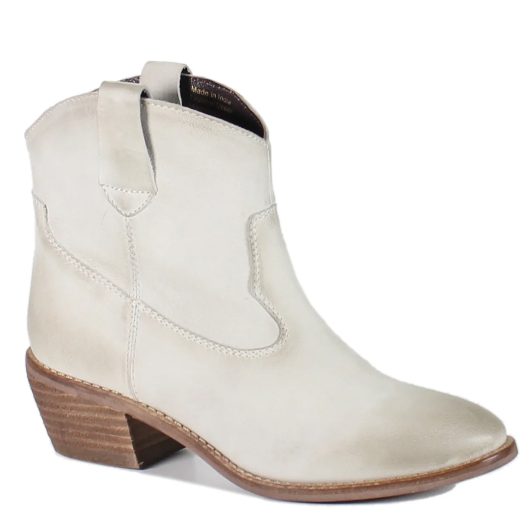 OUTTA TOWN LOW BOOTS