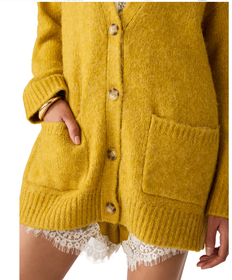 "FINLEY SWEATER" by Steve Madden