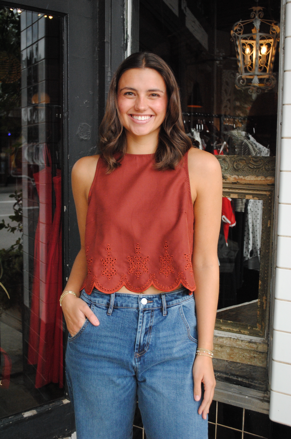 TEA GARDEN SCALLOP HEM TOP