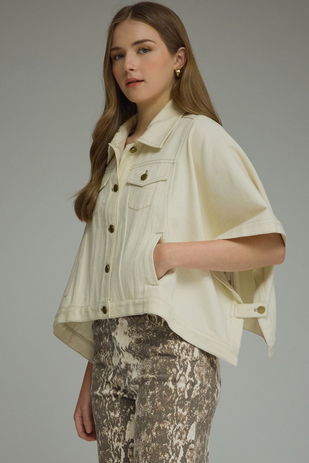 "EVERYDAY EASE CROPPED DENIM JACKET"