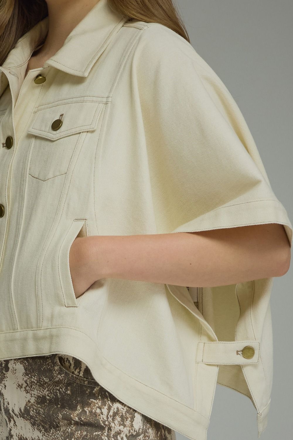 "EVERYDAY EASE CROPPED DENIM JACKET"