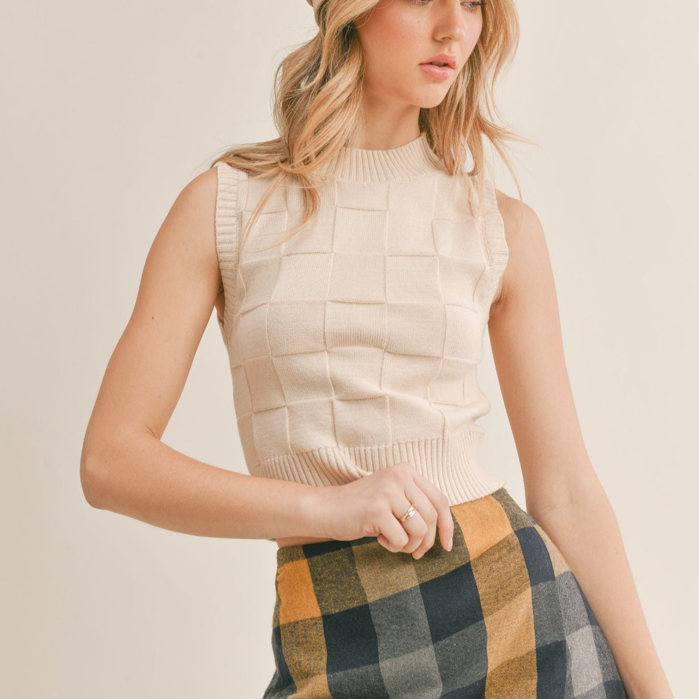 TURTLE NECK VEST