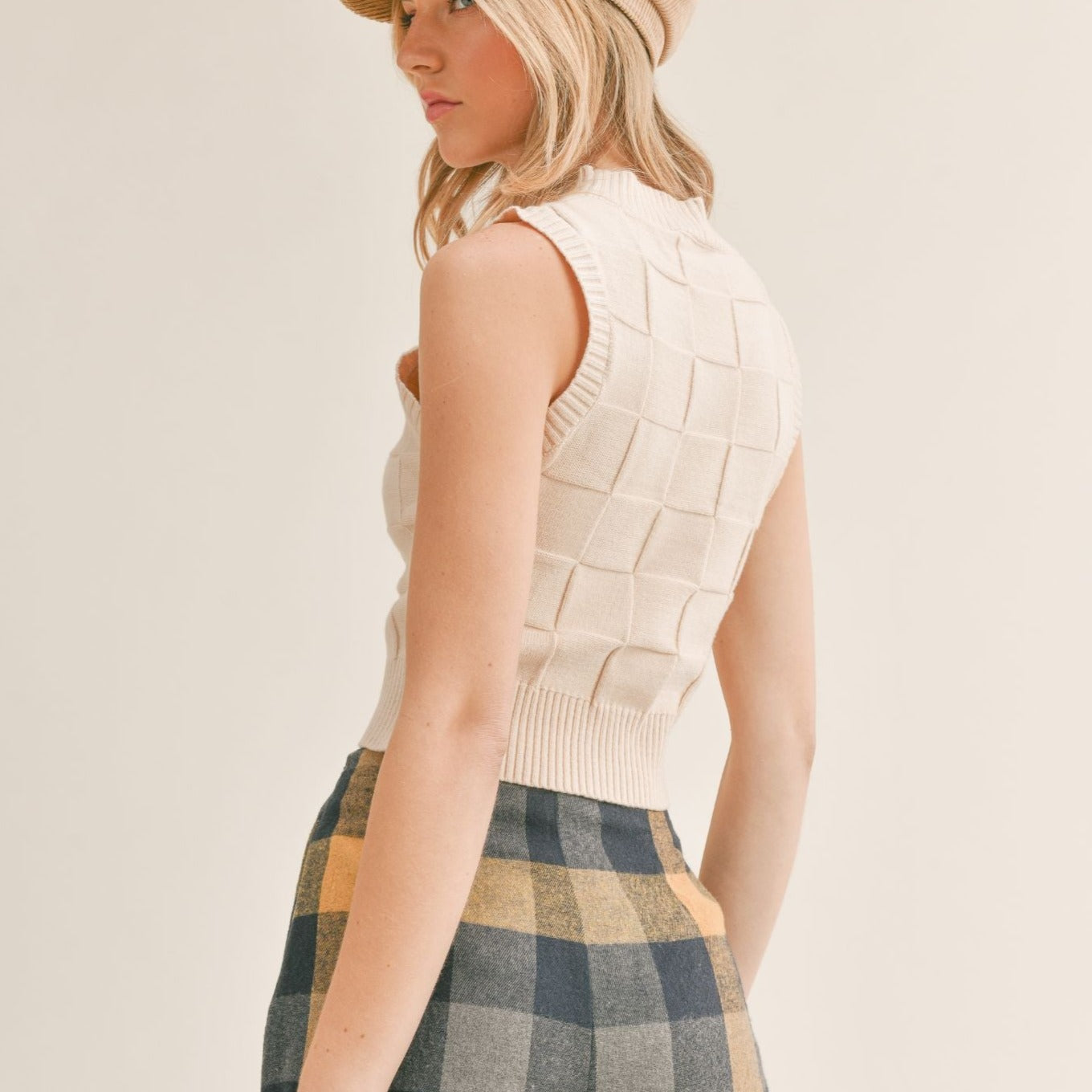 TURTLE NECK VEST